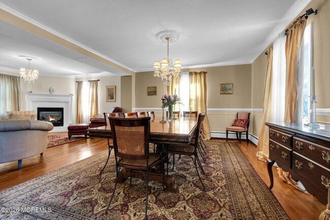 Building Photo - 506 6th Ave