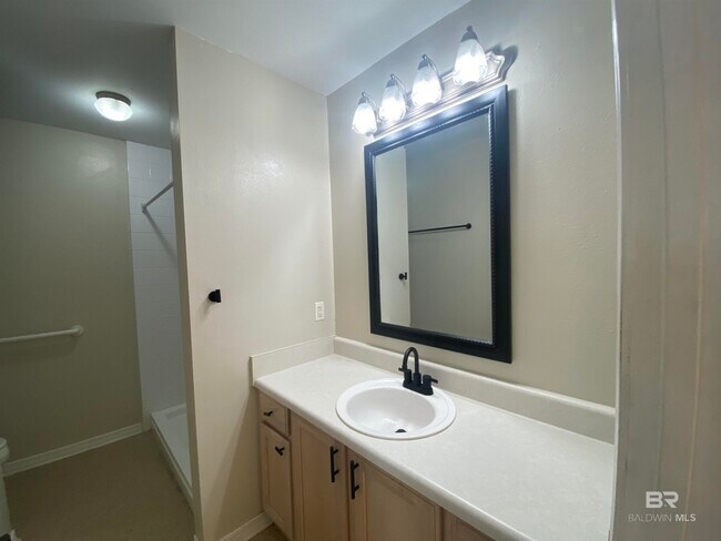 Building Photo - 302 Belle Chase Ct
