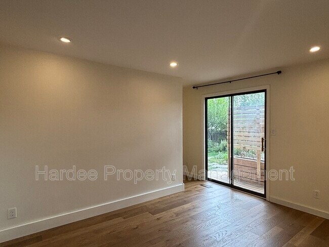 Building Photo - 3511 N Barberry Dr