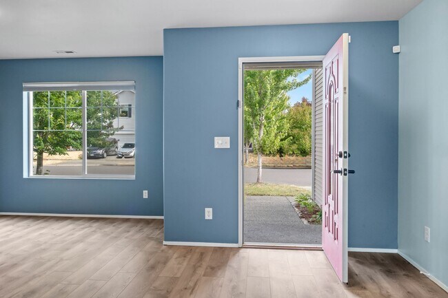 Building Photo - Spacious 5-Bedroom Home in Prime Yelm Loca...