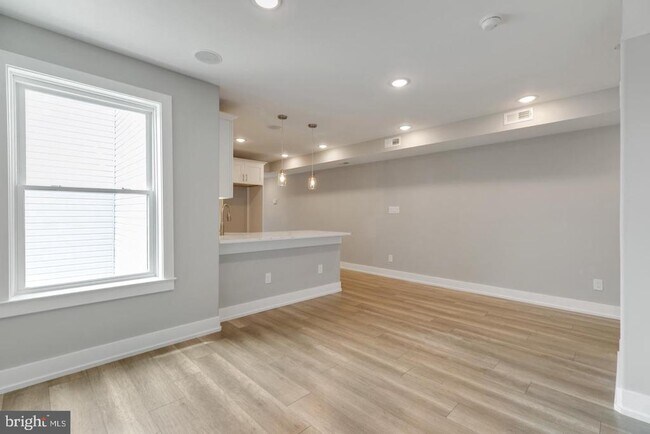 Building Photo - 419 W Cumberland St