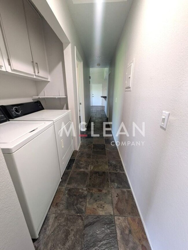 Building Photo - Stylish 2-Bedroom Condo with Stunning View...