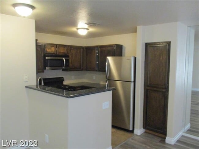 Building Photo - 350 S Durango Dr