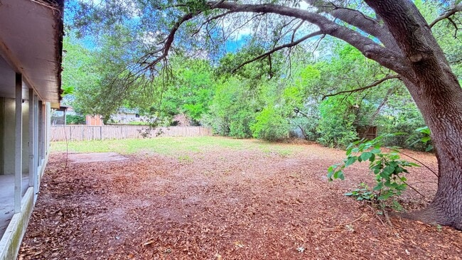 Building Photo - Pet-Friendly 3BR Home with Spacious Yard – No HOA!