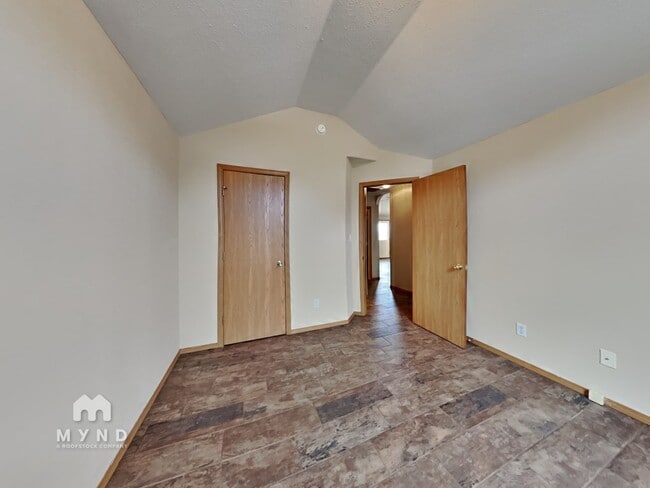 Building Photo - 2628 E Moonlight St