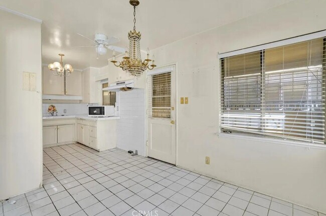 Building Photo - 1105 W 156th St