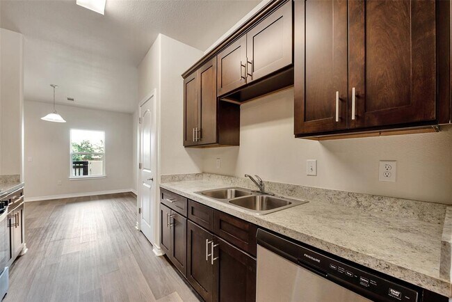 Building Photo - 203 Glade Bridge Ln