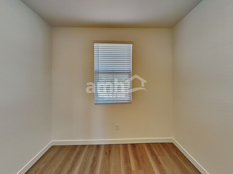 Building Photo - 25550 N 185th Ave
