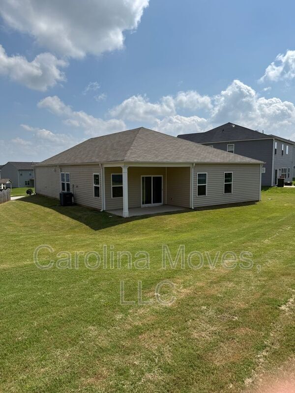 Building Photo - 6 Larson Dr