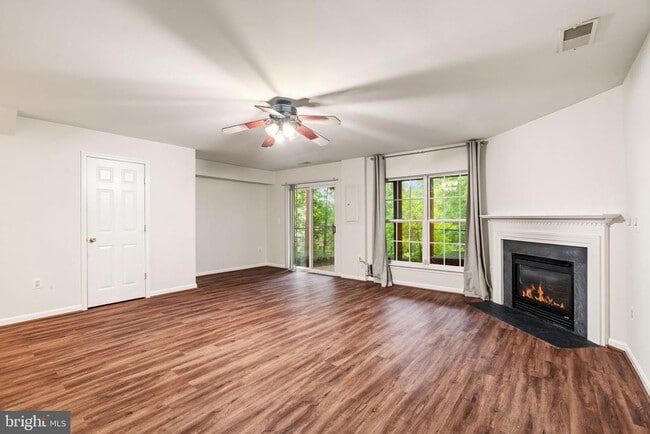 Building Photo - 15701 Palermo Terrace