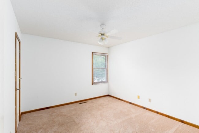 Building Photo - Fantastic Location! Close to MKT & Twin Lakes! 3BR/2.5BA/2000sqft., 2-Car Garage, Large Fenced Ya...