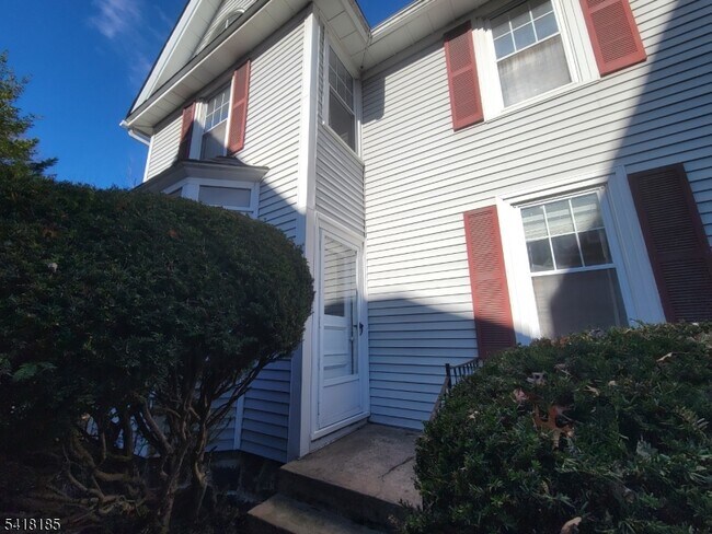 Building Photo - 140 Prospect St