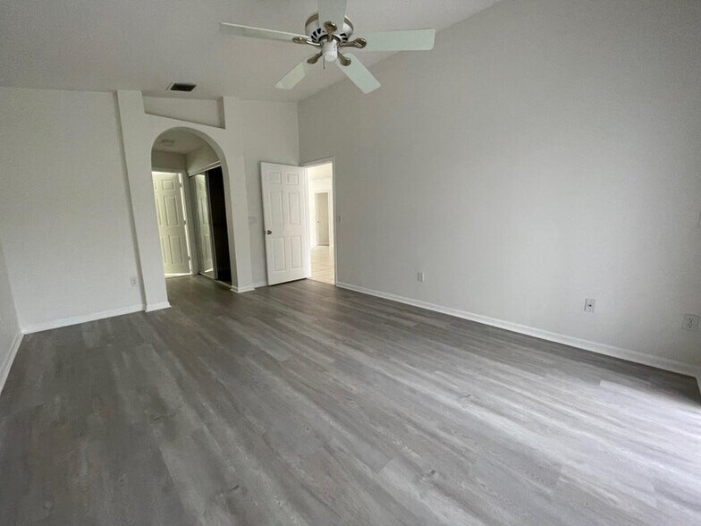 Building Photo - 22875 Barrister Dr