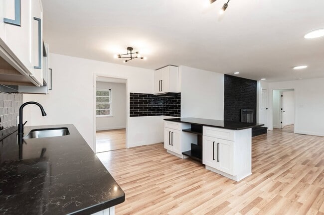 Building Photo - Huge Four Bedroom Home!