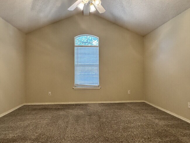 Building Photo - Cute Duplex in South Lubbock!