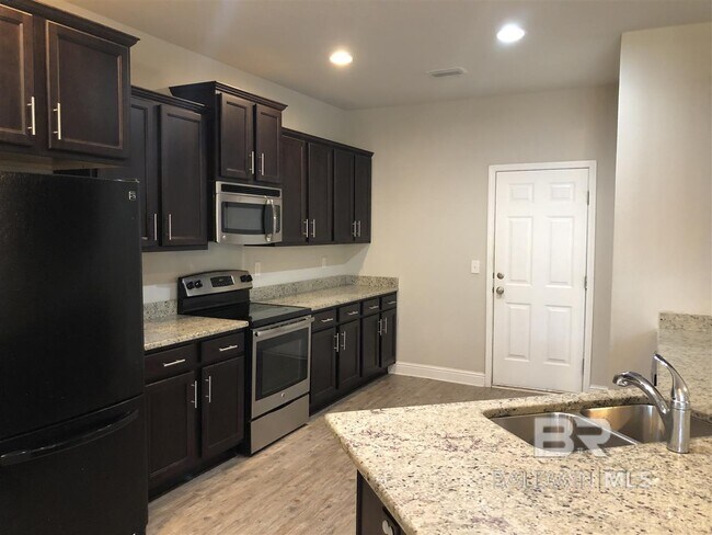 Building Photo - 23738 Havasu Dr