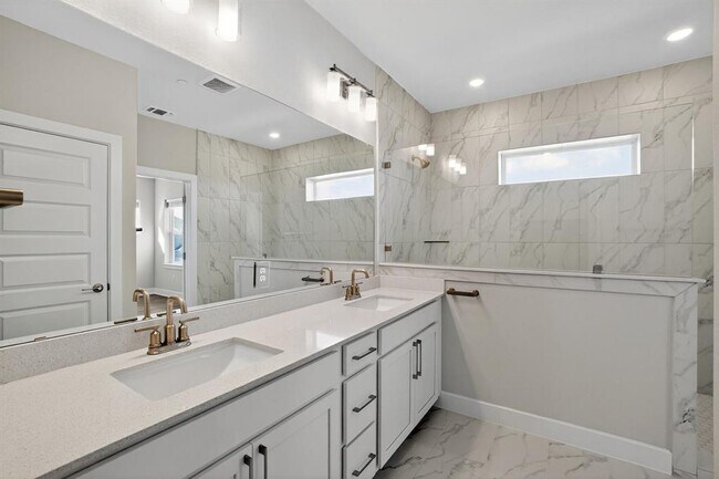 Building Photo - 213 Flowers Ave