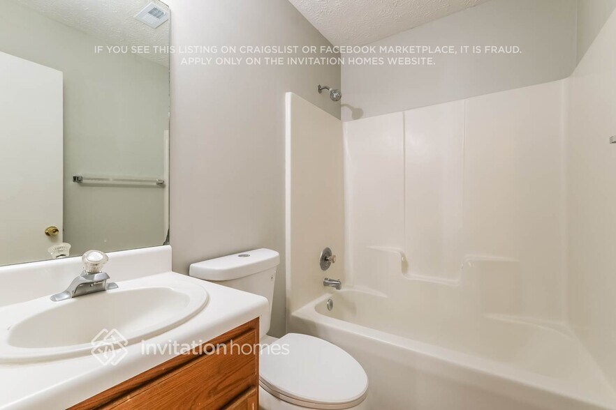 Building Photo - 2314 Kissing Tree Ln SE