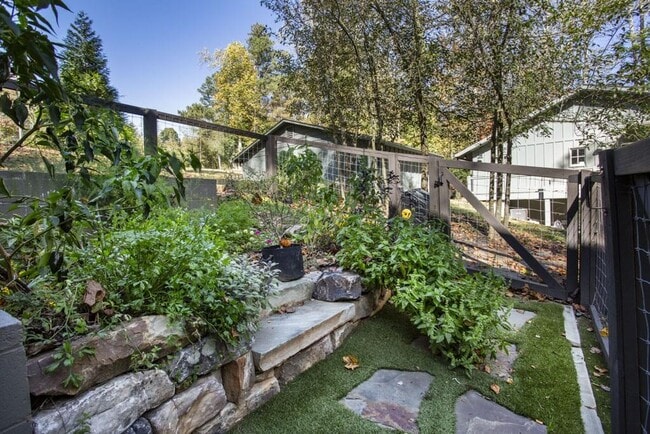 Building Photo - 8885 Bay Dr