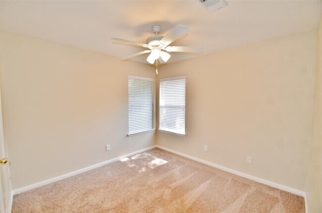 Building Photo - 10 Cypress Bayou Ct
