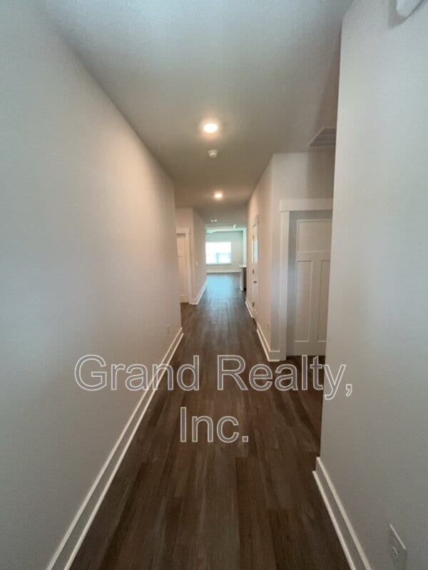 Building Photo - 5823 Sargassum Ln