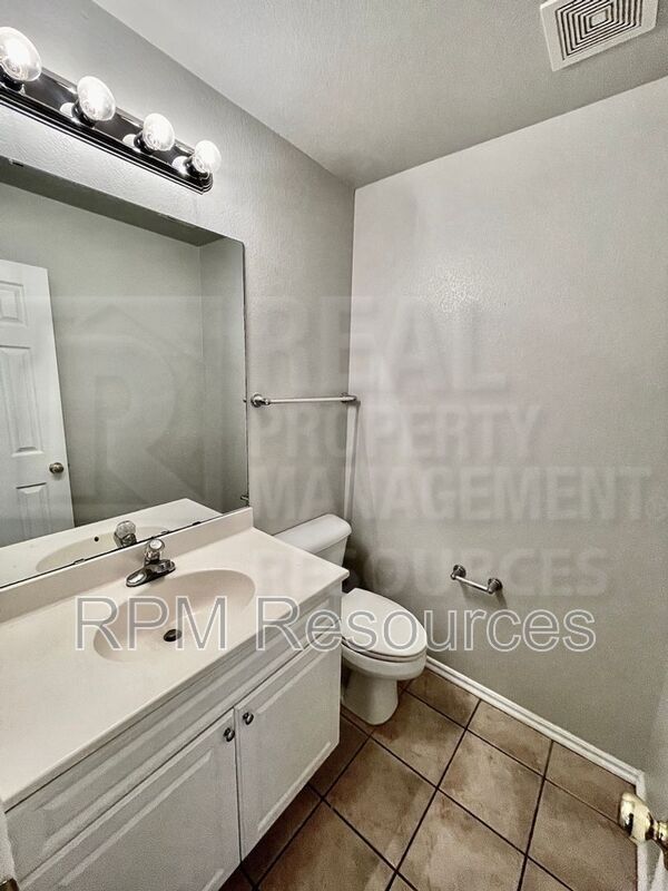 Building Photo - 307 Colony Dr