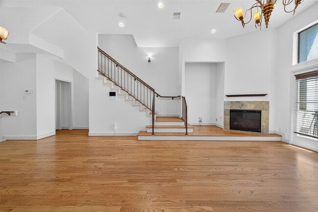 Building Photo - 5018 Lillian St