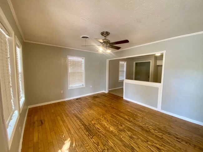 Building Photo - PRE LEASING NOW - AVAILABLE 7/14