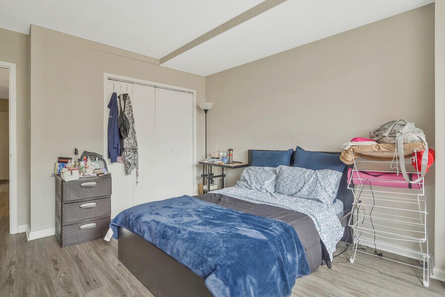 Bedroom 1 - 1121 Arlington Blvd