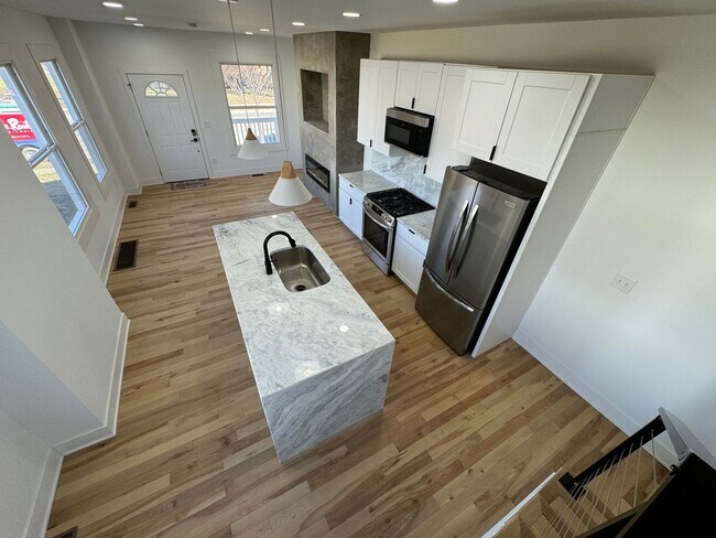 Building Photo - 2 Bedroom - Weiland Park