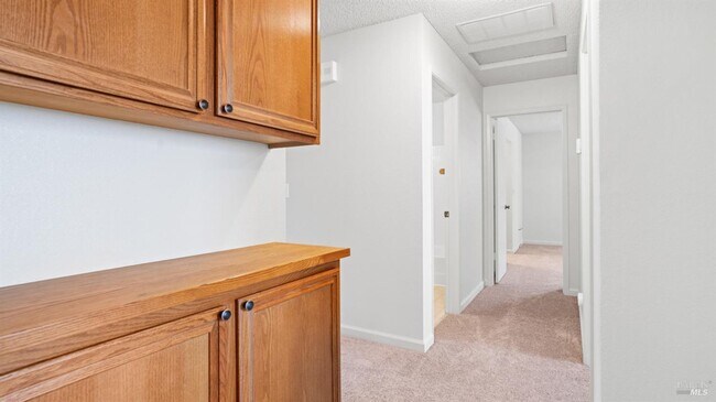 Building Photo - Super Cute with Lots to Offer!