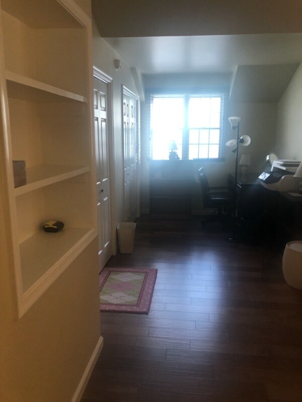 Building Photo - 470 Meadow Ln