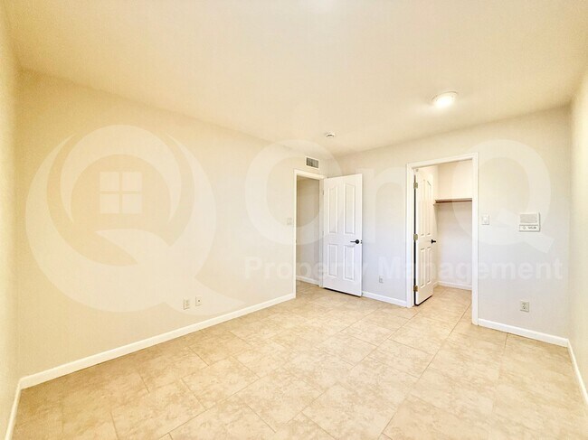 Building Photo - 2718 E Bighorn Ave