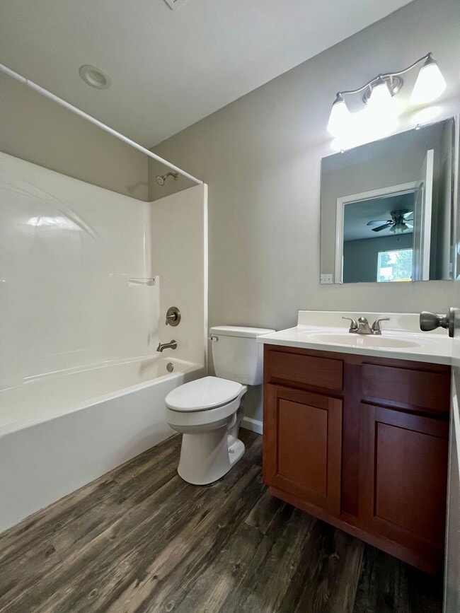 Building Photo - 3 Bed | 2 Bath | 1 Car Garage