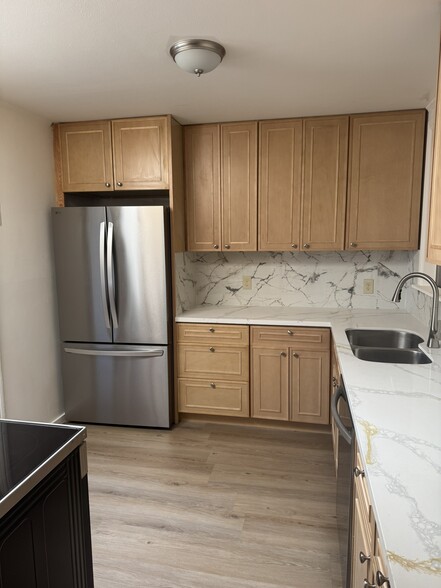 Full Size Fridge - 1606 39th Ave