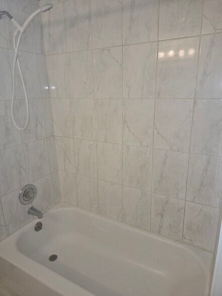 Building Photo - 8801 Schneider Ave