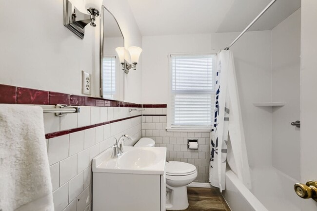 Building Photo - Recently Updated 3 Bed 2 Bath Seattle Home w/ Attached Garage!