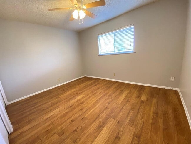 Building Photo - 11200 Renel Dr