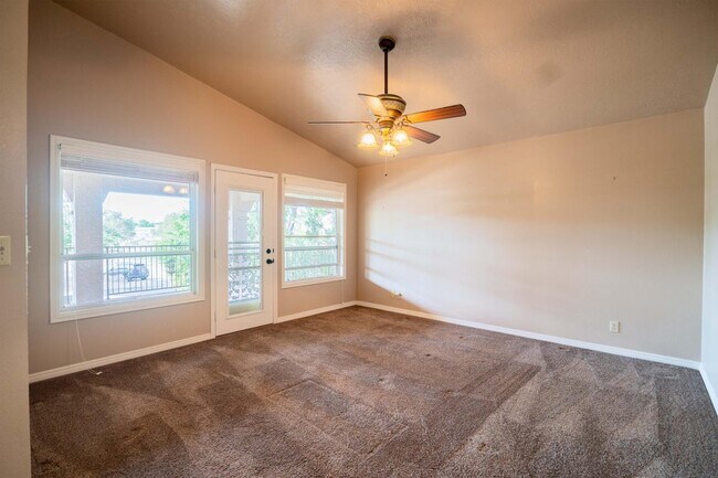Building Photo - 984 Larkspur Rd