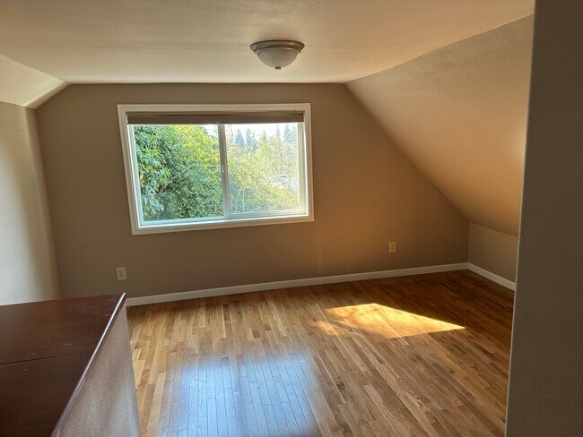 Building Photo - 2108 Charnelton St