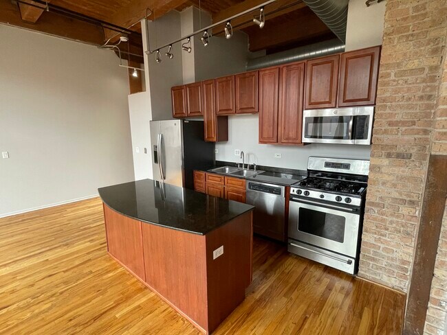 Kitchen - 1500 W Monroe St