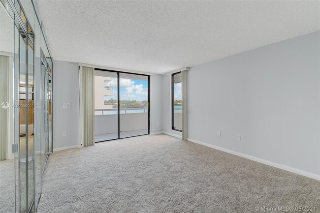 Building Photo - 6830 Indian Creek Dr
