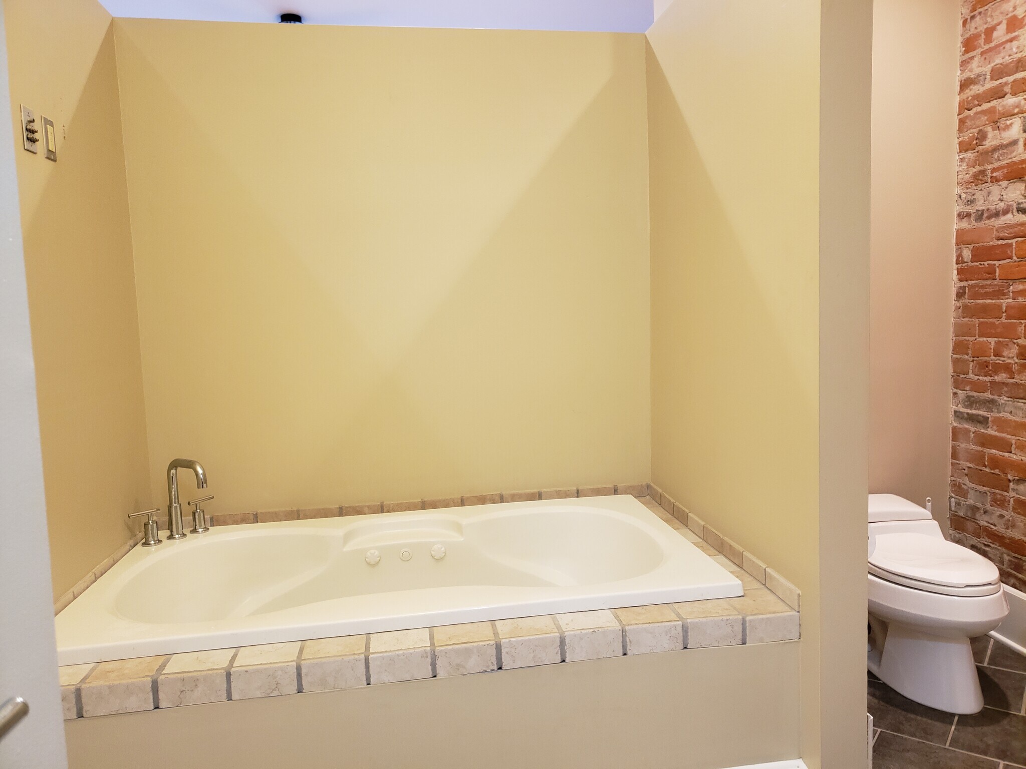 Building Photo - 1623 2nd Ave