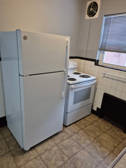 Building Photo - 3131 Mozart Ave