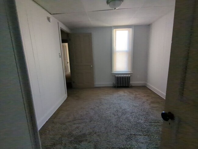 Building Photo - 1529 W King St