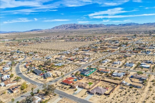 Building Photo - 29 Palms home in great neighborhood!