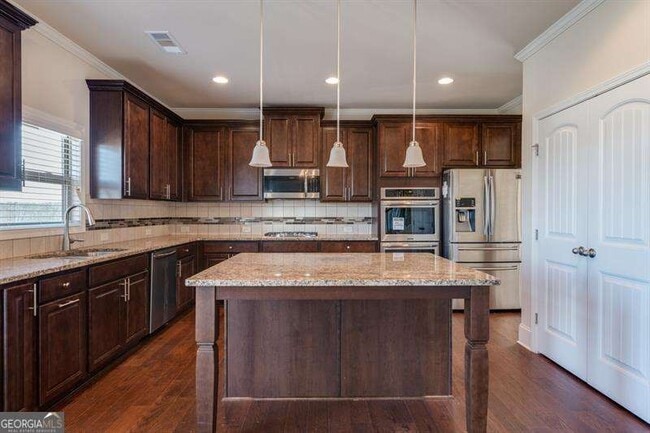 Building Photo - 4215 Miramount Overlook