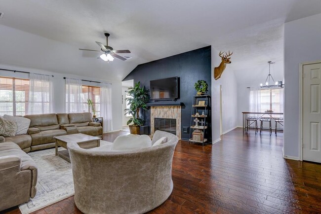 Building Photo - 16022 Capistrano Falls Dr