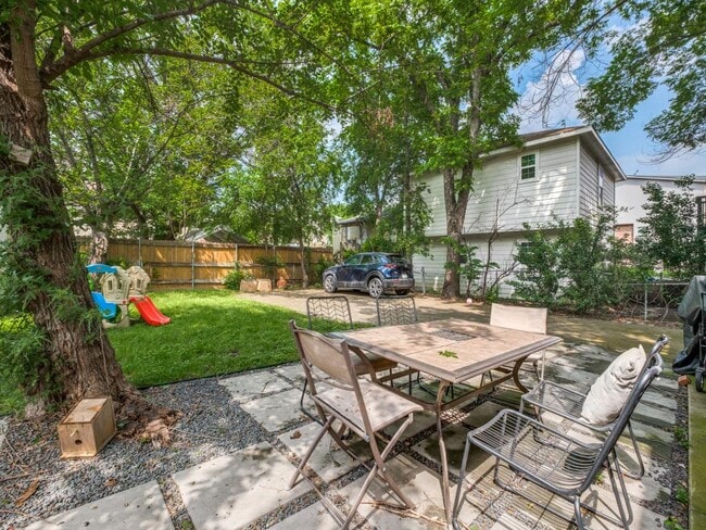 Building Photo - 6009 Ross Ave