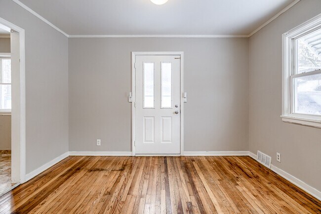 Building Photo - 6905 N 33rd St